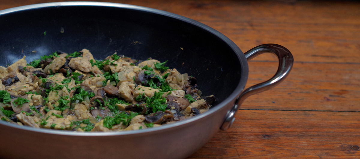 Tempeh with mushrooms Yoga Kitchen en