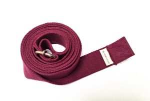 Yoga strap burgundy red detail