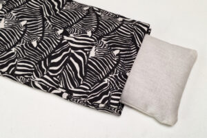 Coussin pour les yeux motif zèbre noir détail