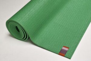 Tapis de yoga vert printemps déroulé