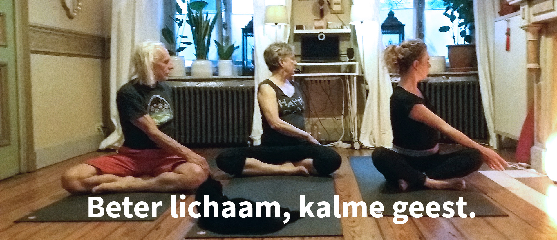 Foto van een yogales bij Yoga Kitchen Brussel