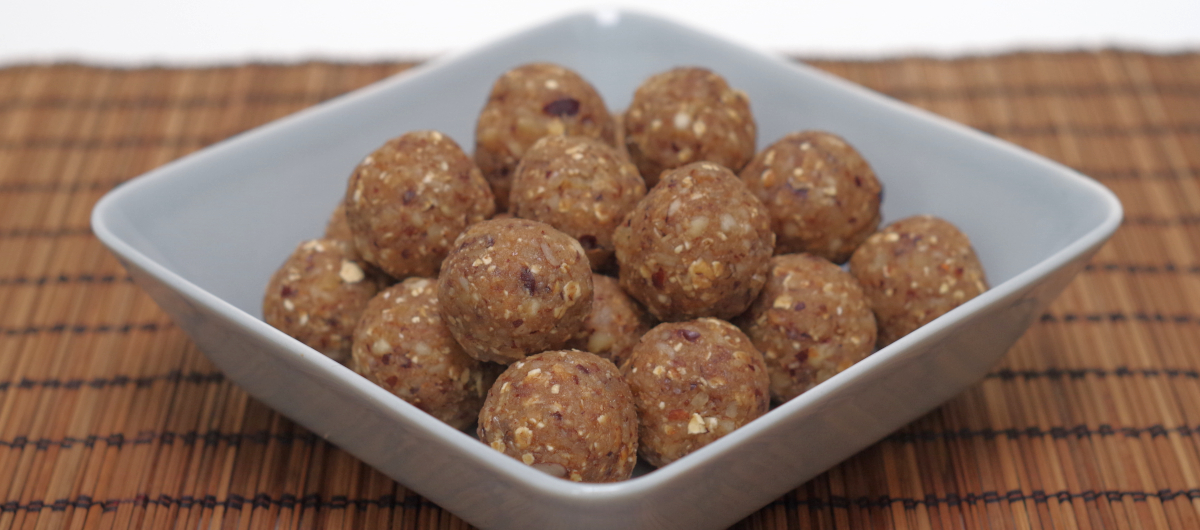 Schaal met speculaasbolletjes