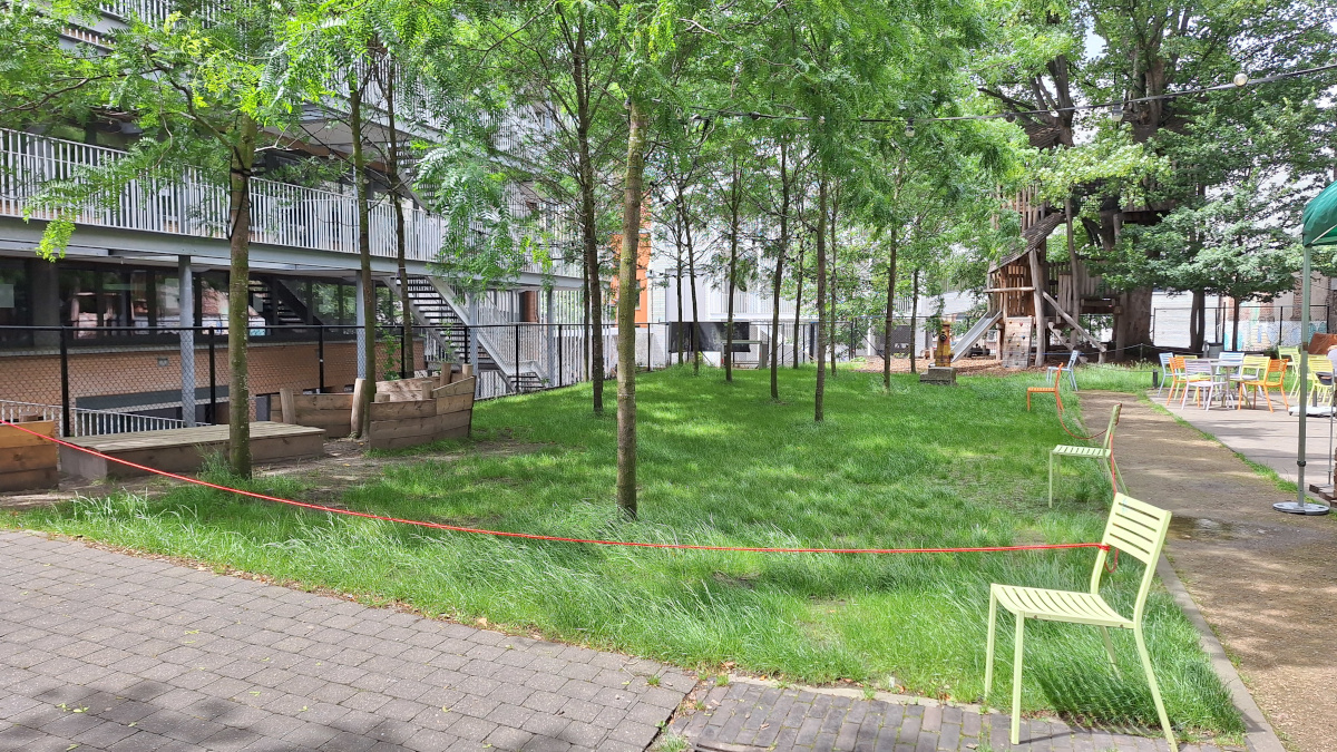 Foto binnentuin GC De Kriekelaar in Schaarbeek